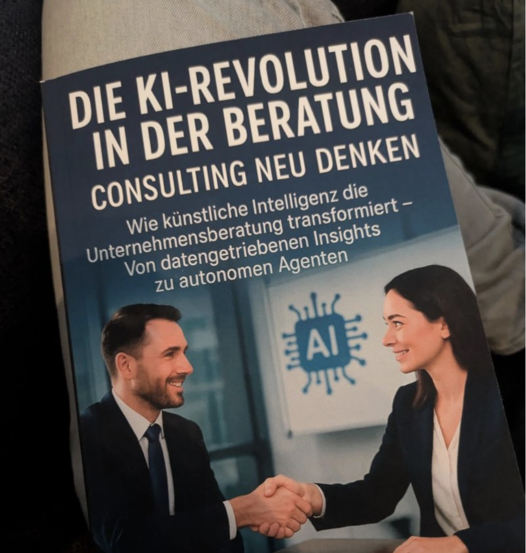 Foto eines Robert-Meyer-Buchs auf einer Couch